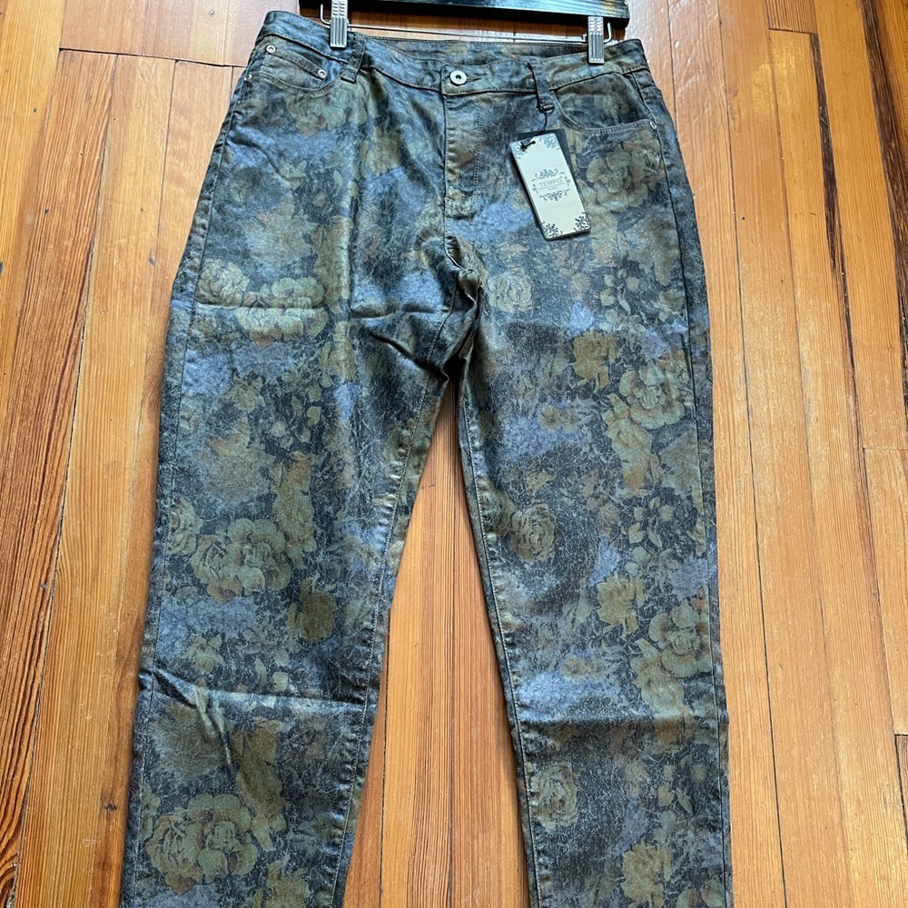 Tempo Paris NWT stretch jeans XL measures 32” waist 30” inseam